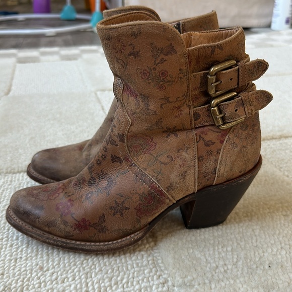 Lucchese Catalina brown floral distressed booties size 7.5 B - Picture 5 of 12